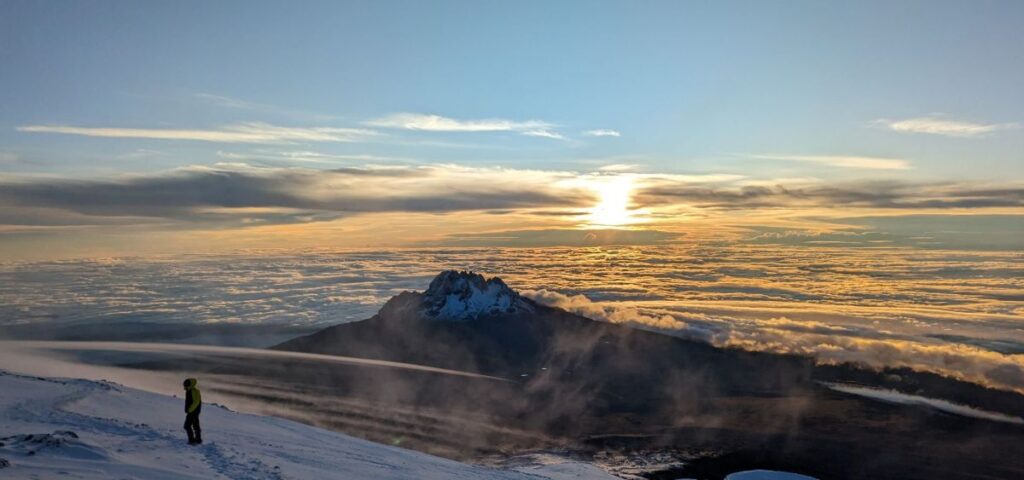 kimanjaro mawezi peak
